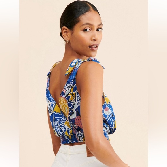 ‘Weekend in Montauk’ Vibrant Crop​ Top - Picture 2 of 11